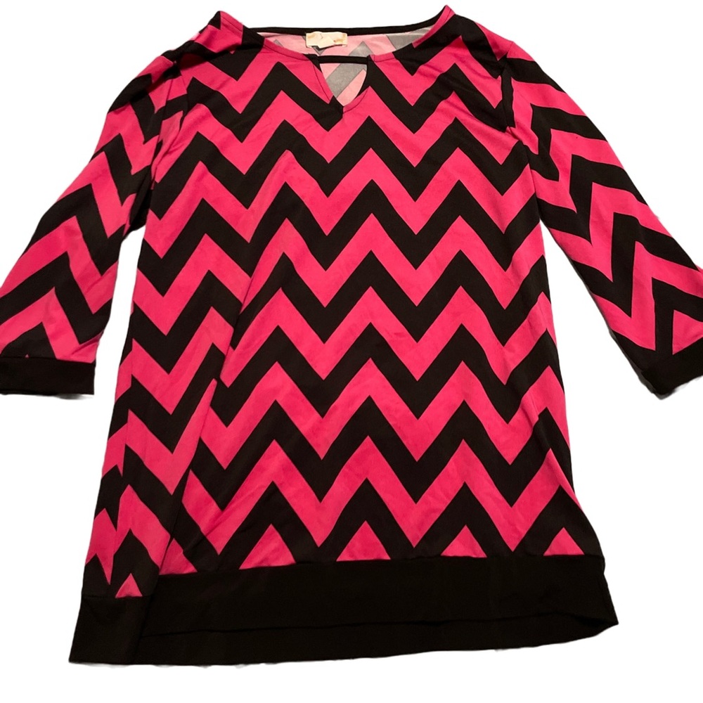 Pink & Black chevron top size M